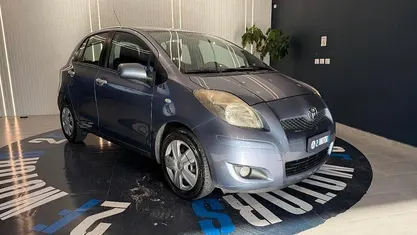 Usata Toyota Yaris Sol 90 CV (66 kW) 2010 Blu/azzurro Utilitaria