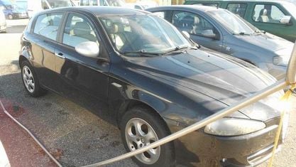Usata Alfa Romeo 147 Distinctive 120 CV (88 kW) 2010 Nero metallizzato Utilitaria