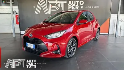 Usata Toyota Yaris Hybrid Trend 116 CV (85 kW) 2022 Rosso Utilitaria