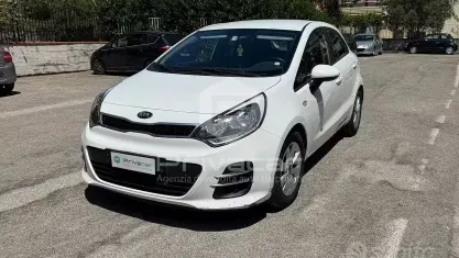 Usata Kia Rio Active 75 CV (55 kW) 2016 Bianco Utilitaria