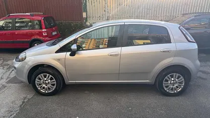 Usata Fiat Punto Easy 77 CV (56 kW) 2012 Grigio Utilitaria