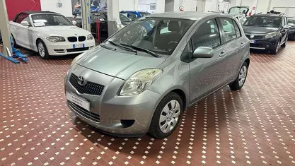Usata Toyota Yaris Sol 87 CV (63 kW) 2006 Grigio Berlina