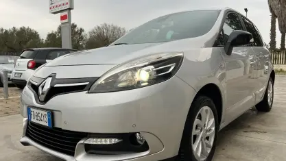 Usata Renault Scénic LIMITED 110 CV (80 kW) 2016 Argento Monovolume