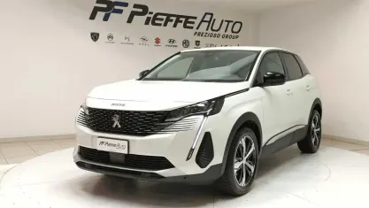 Usata Peugeot 3008 Allure 131 CV (96 kW) 2022 Bianco perla SUV