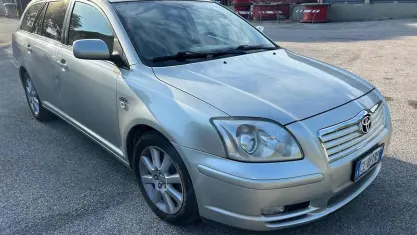 Usata Toyota Avensis 116 CV (85 kW) 2004 Grigio Station wagon