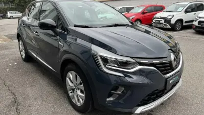 Usata Renault Captur Intens 160 CV (117 kW) 2021 Grigio SUV