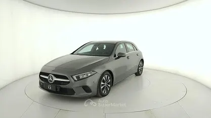 Usata Mercedes A180 116 CV (85 kW) 2022 Mountain grau metallic Berlina