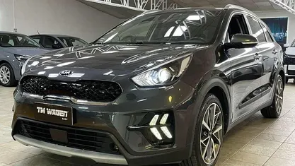 Grigio scuro Usata 2020 Kia Niro Style SUV | 12.900 € (Ottimo prezzo)