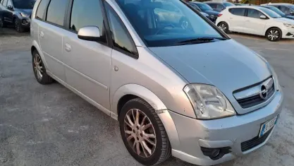 Usata Opel Meriva 90 CV (66 kW) 2010 Grigio Monovolume