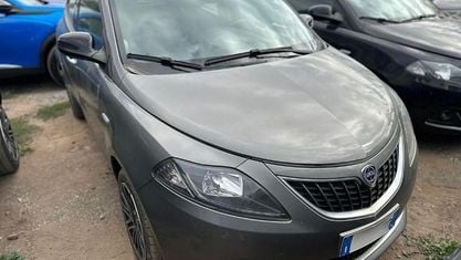 Usata Lancia Ypsilon Gold 70 CV (51 kW) 2023 Grigio Utilitaria