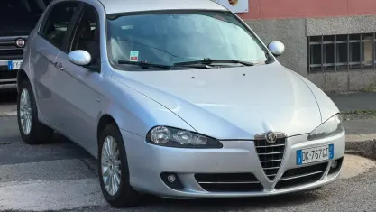 Usata Alfa Romeo 147 120 CV (88 kW) 2007 Grigio Utilitaria