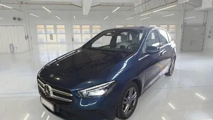 Usata Mercedes B180 Business 116 CV (85 kW) 2019 Blu Monovolume