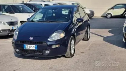 Usata Fiat Punto Lounge 75 CV (55 kW) 2015 Blu Utilitaria