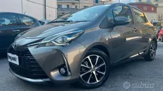 Grigio Usata 2019 Toyota Yaris Hybrid Lounge Tre volumi | 12.990 € (Buon prezzo)