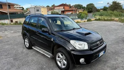 Usata Toyota RAV4 116 CV (85 kW) 2005 Nero SUV