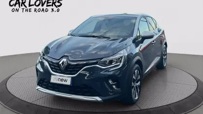 Begagnad Renault Captur Techno 145 HK (106 kW) 2023 Grå SUV