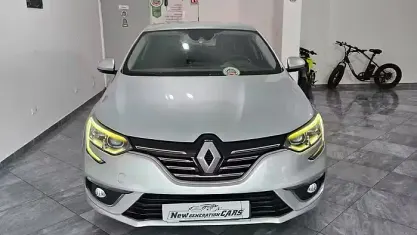 Usata Renault Mégane IV Intens 110 CV (80 kW) 2017 Grigio Berlina
