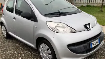 Usata Peugeot 107 Urban Move 68 CV (50 kW) 2008 Grigio Utilitaria