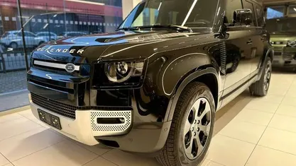 Usata 2025 Land Rover Defender S SUV | 77.500 €