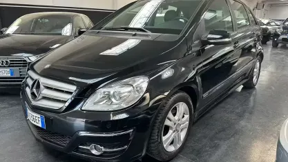 Usata Mercedes B180 Premium 116 CV (85 kW) 2011 Nero Utilitaria