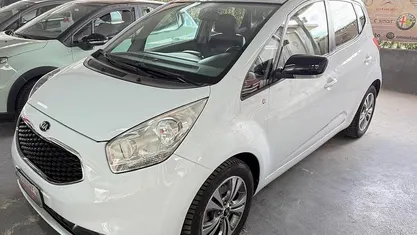 Usata Kia Venga 90 CV (66 kW) 2015 Bianco Utilitaria