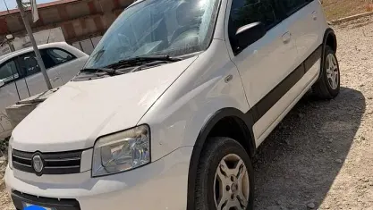 Usata Fiat Panda 4x4 Climbing 69 CV (50 kW) 2009 Bianco Utilitaria