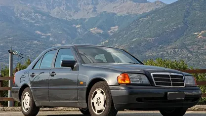 Grigio Usata 1993 Mercedes C180 Tre volumi | 5900 €