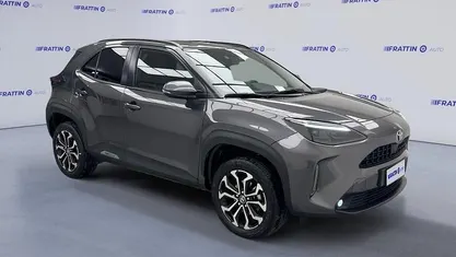 Grigio scuro Usata 2025 Toyota Yaris Cross Trend SUV | 24.490 € (Buon prezzo)