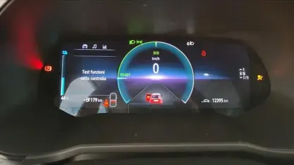 Usata Renault Zoe Equilibre 80 kW (109 CV) 2023 Rosso Utilitaria