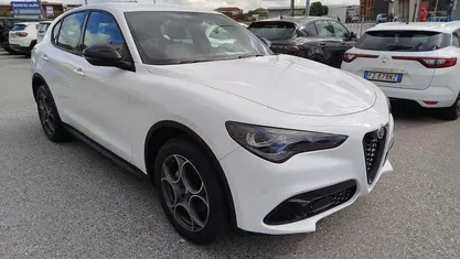 Usata 2023 Alfa Romeo Stelvio Sprint SUV | 38.690 € (Buon prezzo)