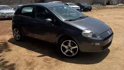 Usata Fiat Punto Lounge 69 CV (50 kW) 2014 Grigio Utilitaria