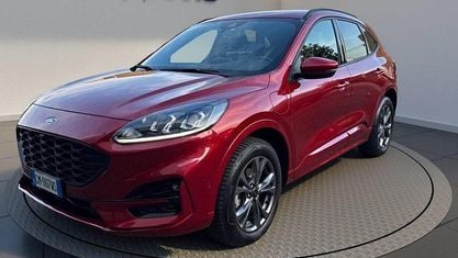 Gebraucht Ford Kuga ST-Line 225 PS (165 kW) 2023 Rot SUV