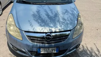 Usata Opel Corsa Enjoy 75 CV (55 kW) 2009 Blu Utilitaria