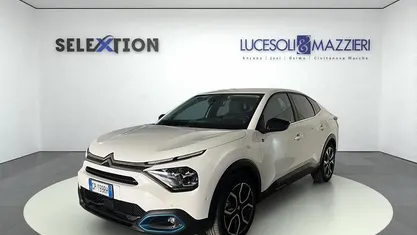 Bianco Usata 2023 Citroën e-C4 Shine SUV | 23.900 € (Buon prezzo)