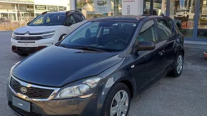 Usata Kia Ceed GT LX 90 CV (66 kW) 2010 Grigio Berlina