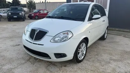Usata Lancia Ypsilon 60 CV (44 kW) 2009 Bianco Utilitaria