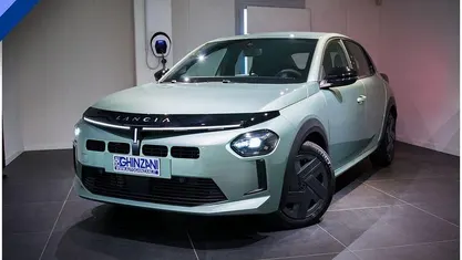 Nuova Lancia Ypsilon 101 CV (74 kW) 2026 Verde giada Utilitaria