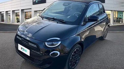 Usata Fiat 500e La Prima 86 kW (118 CV) 2024 Nero Utilitaria