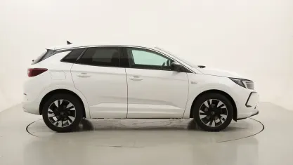 Usata Opel Grandland X Business Elegance 131 CV (96 kW) 2023 Biancobianco SUV