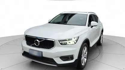Usata Volvo XC40 Momentum 129 CV (94 kW) 2021 Bianco SUV