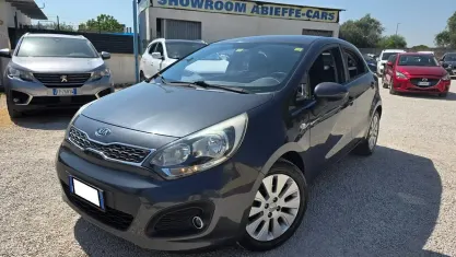 Usata Kia Rio EX 85 CV (62 kW) 2012 Grigio Berlina