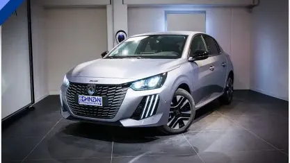Usata Peugeot 208 Allure 102 CV (75 kW) 2025 Grigio artense Utilitaria