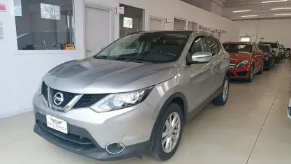 Usata Nissan Qashqai Tekna 110 CV (80 kW) 2015 Grigio SUV