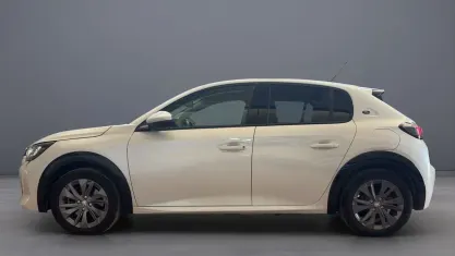 Usata Peugeot e-208 Allure 100 kW (136 CV) 2021 Bianco madreperla Utilitaria