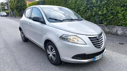 Usata Lancia Ypsilon Platinum 95 CV (69 kW) 2014 Grigio Utilitaria