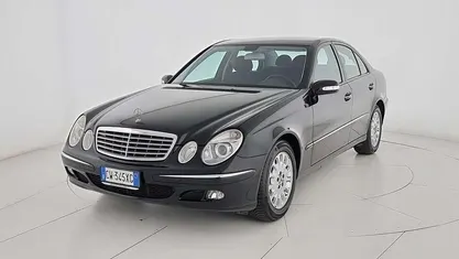 Usata Mercedes E220 Elegance 150 CV (110 kW) 2005 Nero Utilitaria