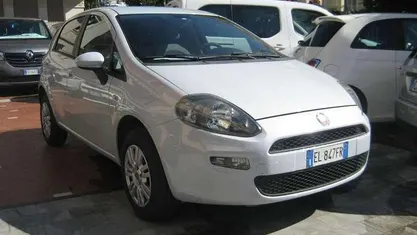 Usata Fiat Punto Easy 77 CV (56 kW) 2012 Bianco metallizzato Utilitaria