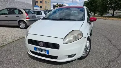 Usata Fiat Grande Punto 77 CV (56 kW) 2011 Bianco Utilitaria