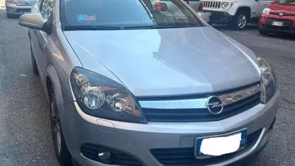 Usata Opel Astra GTC Cosmo 120 CV (88 kW) 2007 Argento Berlina