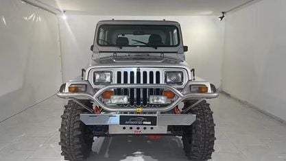 Usata Jeep Wrangler Laredo 103 CV (75 kW) 1989 Grigio SUV